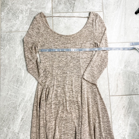 Acemi Beige Open Back 3/4 Sleeve Lightweight Sweater Dress Size Small - Picture 5 of 7
